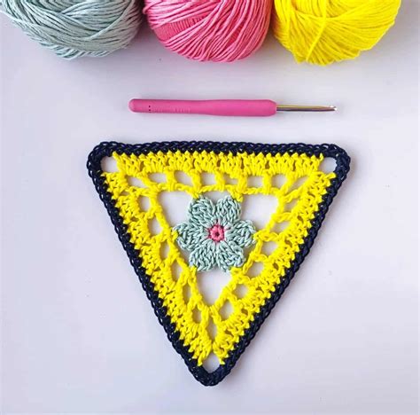 Crochet Flower Bunting - Free Pattern - Annie Design Crochet