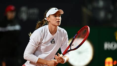 Елена Рыбакина обыграла первую ракетку мира. Снова
