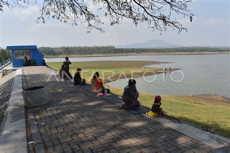 AIR WADUK MENYUSUT ANTARA Foto