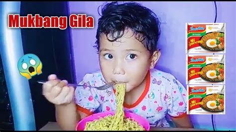 Mukbang Anak Kecil Makan 3 Bungkus Indomie 😱 Youtube