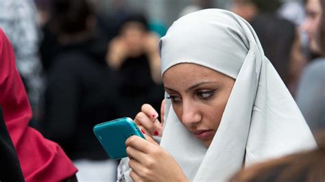 Protest Gegen Salafisten In Offenbach Bei Auftritt Von Pierre Vogel