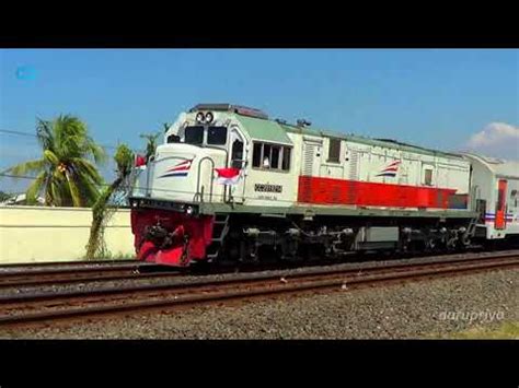 SPESIAL HUT RI LOKOMOTIF KERETA API BERBENDERA INDONESIA YouTube