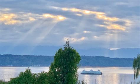 Edmonds Scenic Lighting Up The Ferry At Sunset My Edmonds News