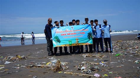 KEGIATAN BERSIH PANTAI SMA NEGERI 1 TURI – SMA N 1 TURI