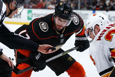 Ryan Kesler #17 of the Anaheim Ducks lines up for a face-off against ...