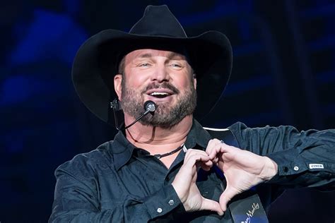 Ancienne Vid O De Garth Brooks Ex Cutant Des Refontes De Piste Pro