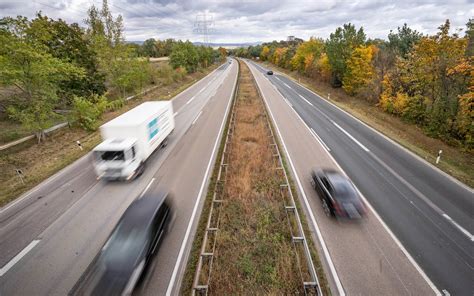 Staumelder Nrw Neun Kilometer Stau Auf Den Autobahnen Viel Verkehr