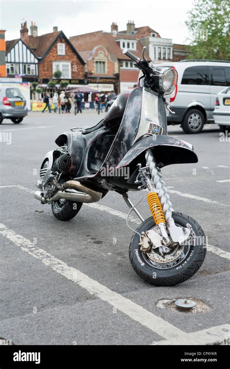 Vespa motor hi-res stock photography and images - Alamy