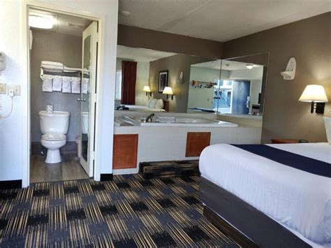 23 BEST Cleveland Hotels with Jacuzzi in room ️ 2025