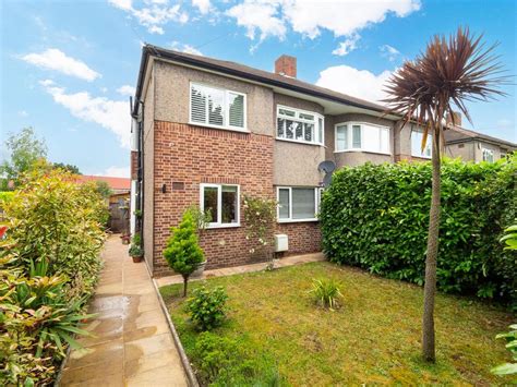 3 Bed Maisonette For Sale In Green Wrythe Lane Carshalton Sm5 £