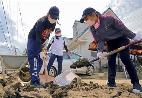 Death Toll Reaches 200 In Western Japan Floods Dozens Still Missing