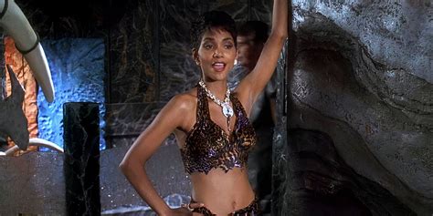 “I Knew Then”: Halle Berry Rewatches & Relives The Flintstones Movie 30 ...