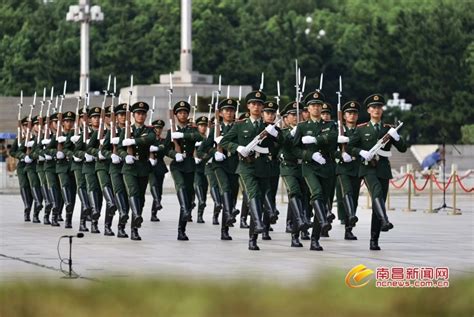 南昌八一广场升旗仪式“八一”场次彩排（图）凤凰网江西凤凰网