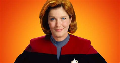 Star Trek Voyagers Kate Mulgrew Is Open To Live Action Return Of Janeway