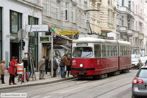 Österreich Straßenbahn Wien Triebwagen 4757