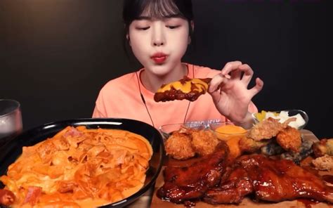 【搬运】230813 Boki欧尼mukbang 番茄奶油辣炒年糕＋bbq牙买加烤鸡腿＋各种炸物 Sleepy Kitty Sleepy Kitty 哔哩哔哩视频