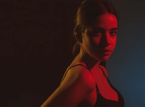 Garota sensual portrain mulher de sutiã lingerie feminina peito feminino de sutiã preto Foto