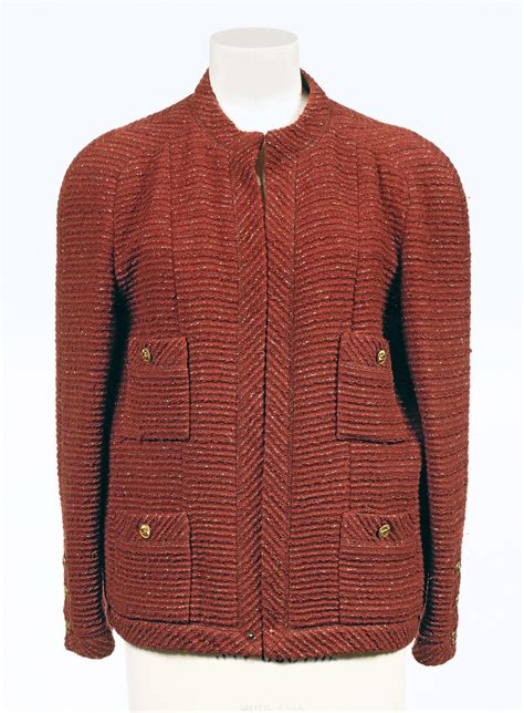 At Auction Chanel Chanel Veste En Tweed Bordeaux Rehauss De Fil Dor