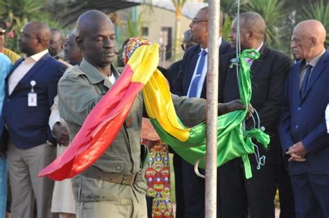 Deuil National De Trois Jours D Clar En L Honneur Des Victimes De L