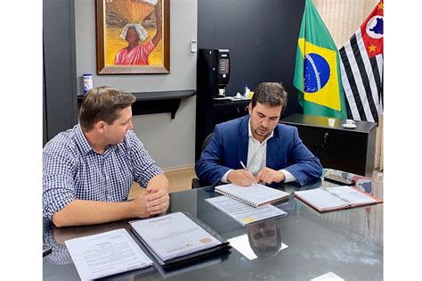 Deputado recebe prefeito de Lupércio e trata de novos investimentos