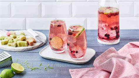 La sangria rosé la nouvelle boisson phare de l été Le Bonbon