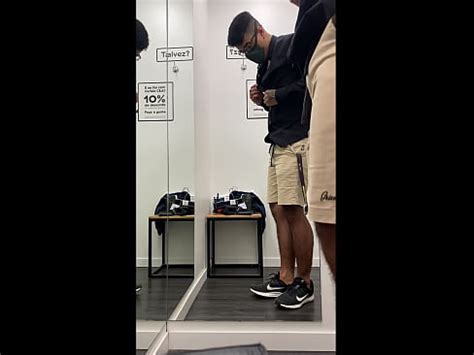 grosse bite changeant de vêtements dans le vestiaire XVIDEOS