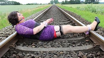Dizzy Miss Sizzy On The Tracks Again XVIDEOS