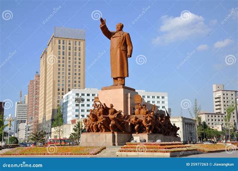 Chairman Mao Statue, Shenyang, China Stock Image - Image: 25977263