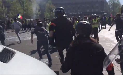 Coletes amarelos realizam o 23º sábado seguido de protestos em Paris