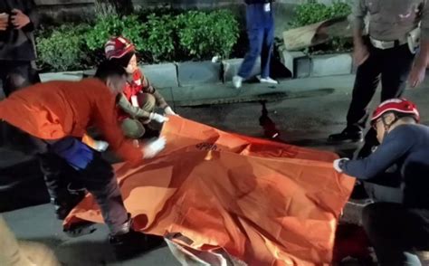 Diduga Mabuk Pemotor Asal Bangkalan Tewas Usai Tabrak Truk Di Surabaya