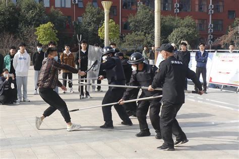 学院开展上半年校园反恐防暴应急演练及知识宣传活动 河南质量工程职业学院