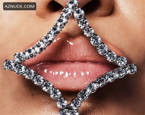 Jennifer Lopez Sexy Showing Legs And Feet While Posing Almost Naked Aznude