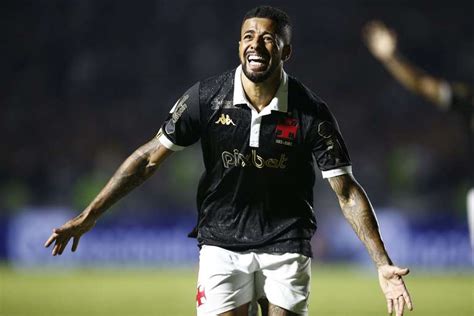 Paulinho Comemora Classifica O Do Vasco Na Copa Do Brasil