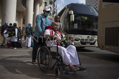 Jamaah Haji Gelombang Kedua Diberangkatkan Ke Madinah Antara Foto