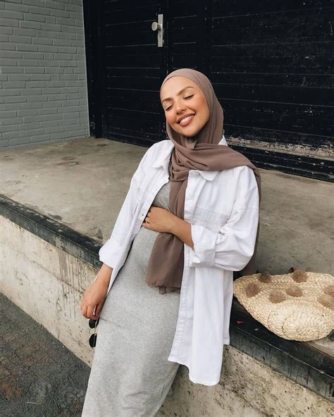 Inspiring Looks To Wear The White Shirt Hijab Fashion Inspiration