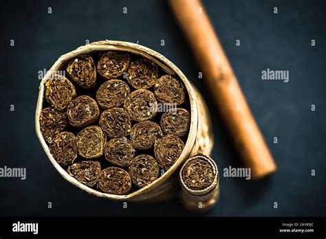 Cigarro Artesano Fotograf As E Im Genes De Alta Resoluci N Alamy