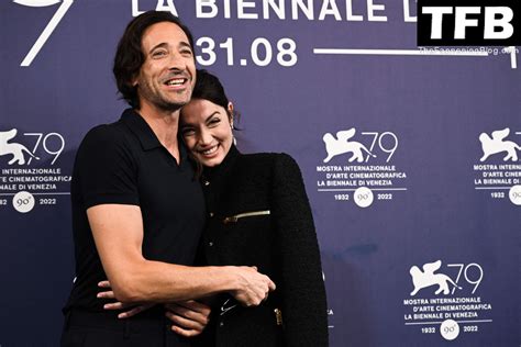 Ana De Armas Poses At A Photocall For Blonde In Venice Fappening