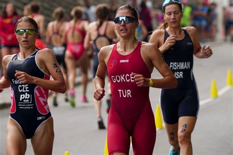 Esra Nur Gökcek ten klasman rekoru Türkiye Triatlon Federasyonu