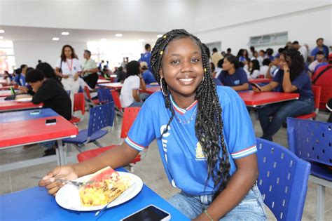 Colegio Estadual Thales De Azevedo Escolas