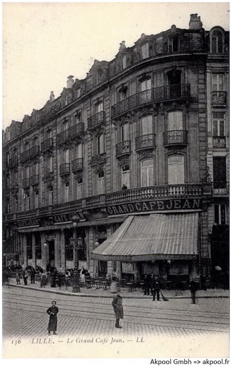 Lille Grand Café Jean à l entrée de la rue Faidherbe côté place du