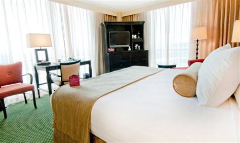 Downtown Pensacola FL Hotel Rooms and Luxury Suites - Pensacola Grand Hotel