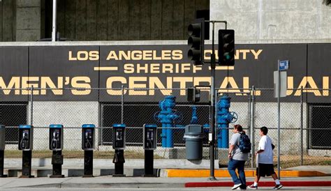 Lack of buses keeps Los Angeles jail inmates from court appearances and ...