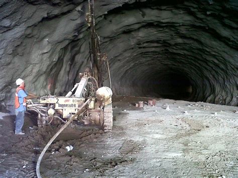 Perforación y Voladuras a cielo abierto SEMCSA Minería y Construcción