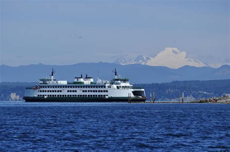 Puget Sound Ferry and Mt. Baker looking awesome in this picture ...