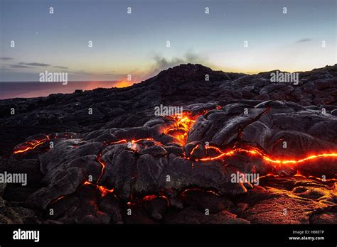 puuoo volcano eruption glowing hot lava flows hawaii volcanoes