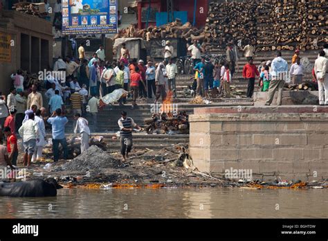 Funeral Pyre Ganges River Hi Res Stock Photography And Images Alamy