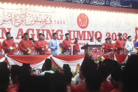 Anwar Tak Kekok Nyanyi Lagu Umno Kosmo Digital