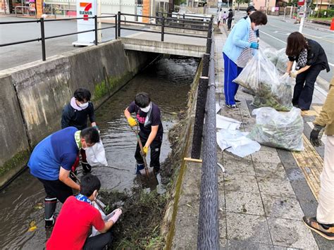 愛宕川・神道川を美しくする会が住民や松工生の協力を得て、3年ぶり50回目の愛宕川・神道川一斉清掃を行った 夕刊三重電子版 Yomotto