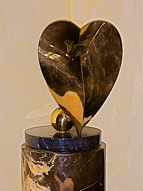 Standing Venus - The Art & Science of Frank Chester