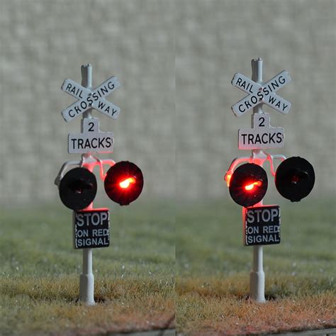 2 X Ho Scale Railway Grade Crossing Signal 2 Track 1 Circuit Board Flasher 3w2 Ebay